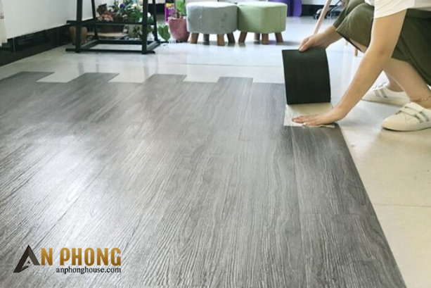 Sàn Nhựa Dán Keo 2mm: Lựa Chọn Tiết Kiệm Cho Mọi Không Gian